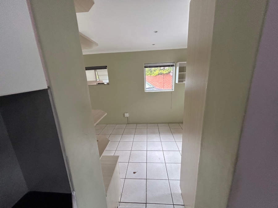 To Let 4 Bedroom Property for Rent in Mill Park Eastern Cape